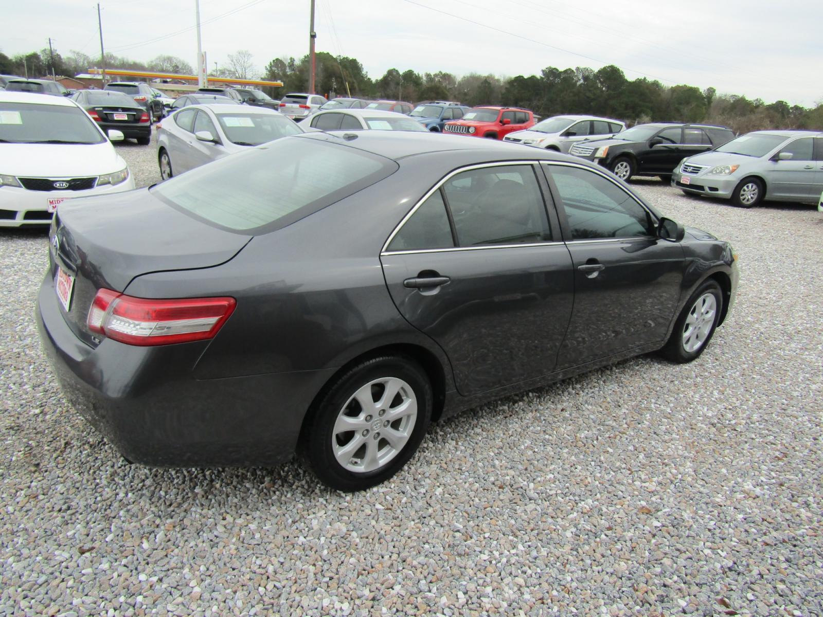 2011 Gray Toyota Camry LE (4T1BF3EK7BU) , Automatic transmission, located at 15016 S Hwy 231, Midland City, AL, 36350, (334) 983-3001, 31.306210, -85.495277 - Photo #7